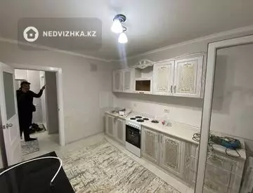 3-комнатная квартира, этаж 4 из 12, 78 м², на длительный срок