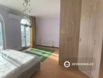 3-комнатная квартира, этаж 10 из 10, 114 м², на длительный срок