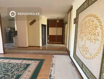 3-комнатная квартира, этаж 10 из 10, 114 м², на длительный срок