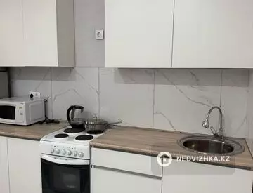 1-комнатная квартира, этаж 9 из 9, 37 м²