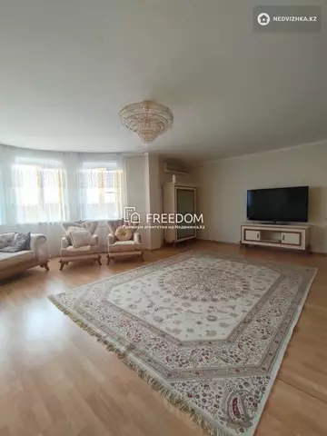 3-комнатная квартира, этаж 9 из 9, 150 м²