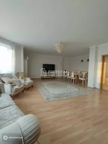 3-комнатная квартира, этаж 9 из 9, 150 м²