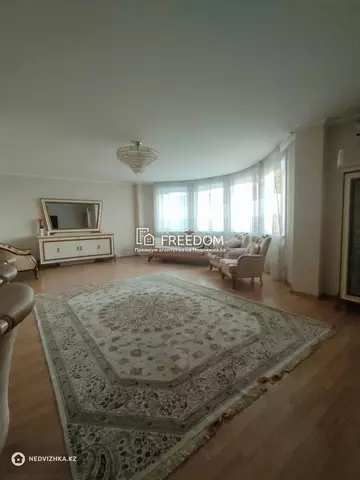 3-комнатная квартира, этаж 9 из 9, 150 м²