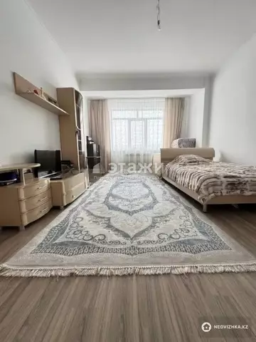 2-комнатная квартира, этаж 8 из 17, 90 м²