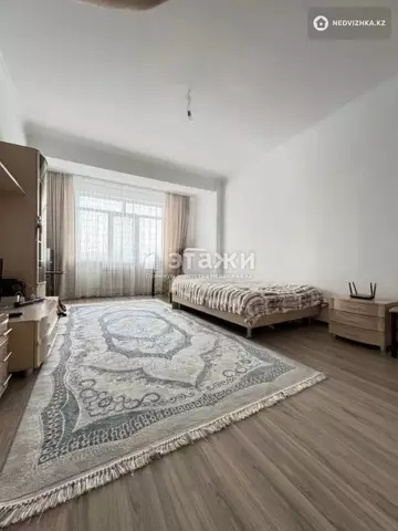 2-комнатная квартира, этаж 8 из 17, 90 м²