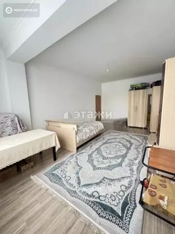 2-комнатная квартира, этаж 8 из 17, 90 м²
