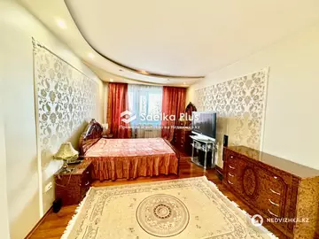 4-комнатная квартира, этаж 8 из 12, 130 м²