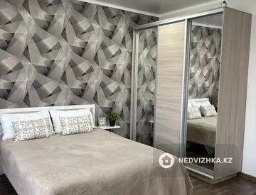 1-комнатная квартира, этаж 10 из 10, 40 м², посуточно