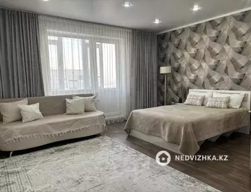 1-комнатная квартира, этаж 10 из 10, 40 м², посуточно