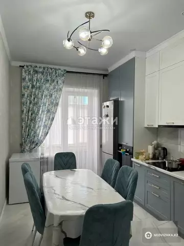 3-комнатная квартира, этаж 2 из 19, 93 м²