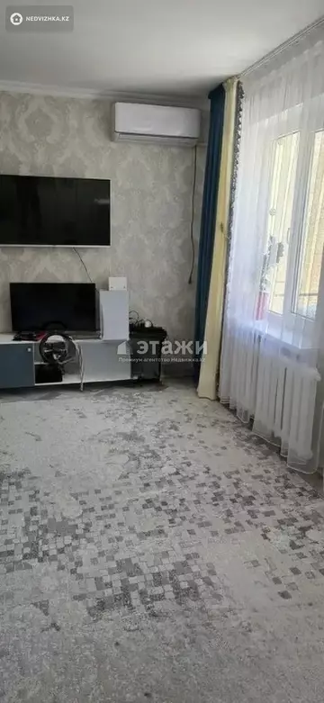 2-комнатная квартира, этаж 4 из 4, 49 м²