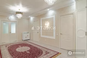 4-комнатная квартира, этаж 6 из 12, 200 м²