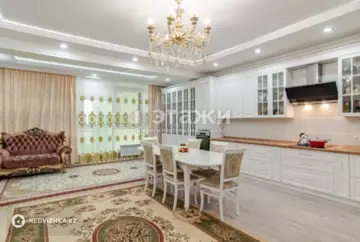 4-комнатная квартира, этаж 6 из 12, 200 м²
