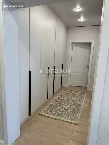 2-комнатная квартира, этаж 8 из 9, 64 м²