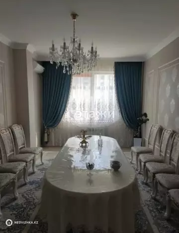4-комнатная квартира, этаж 3 из 28, 147 м²