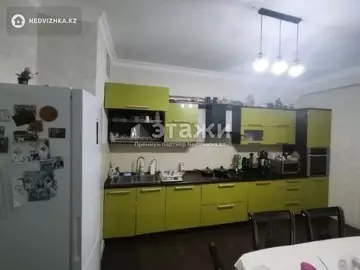 4-комнатная квартира, этаж 3 из 28, 147 м²