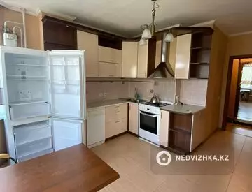 2-комнатная квартира, этаж 3 из 6, 61 м², на длительный срок