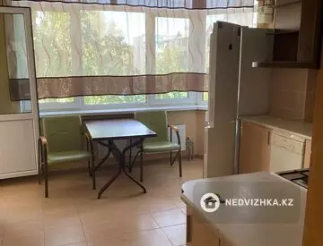 2-комнатная квартира, этаж 3 из 6, 61 м², на длительный срок