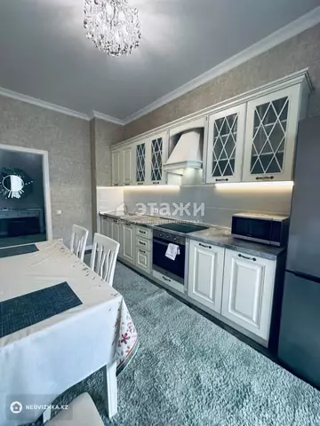 2-комнатная квартира, этаж 10 из 20, 92 м², на длительный срок