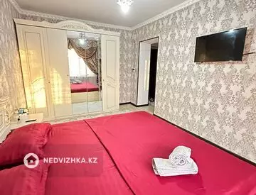 1-комнатная квартира, этаж 4 из 4, 35 м², по часам