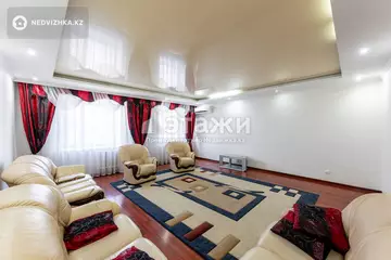 4-комнатная квартира, этаж 3 из 4, 122 м²