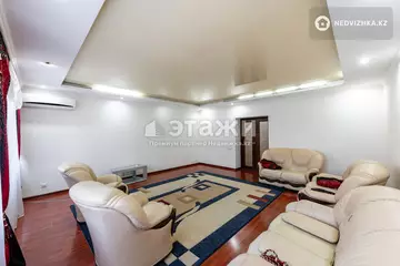 4-комнатная квартира, этаж 3 из 4, 122 м²