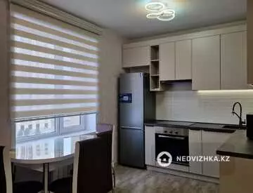 2-комнатная квартира, этаж 5 из 15, 52 м², на длительный срок
