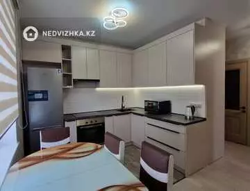 2-комнатная квартира, этаж 5 из 15, 52 м², на длительный срок