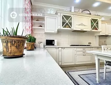 4-комнатная квартира, этаж 2 из 3, 188 м²