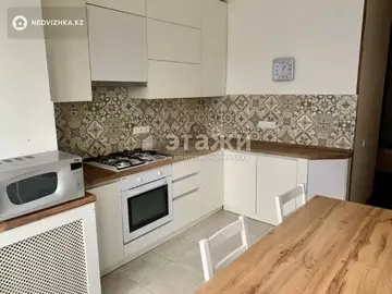 3-комнатная квартира, этаж 4 из 5, 70 м², на длительный срок