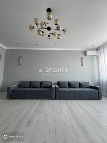 2-комнатная квартира, этаж 8 из 8, 55 м²