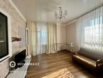 2-комнатная квартира, этаж 6 из 8, 65 м², на длительный срок