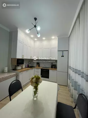 3-комнатная квартира, этаж 2 из 10, 93 м²