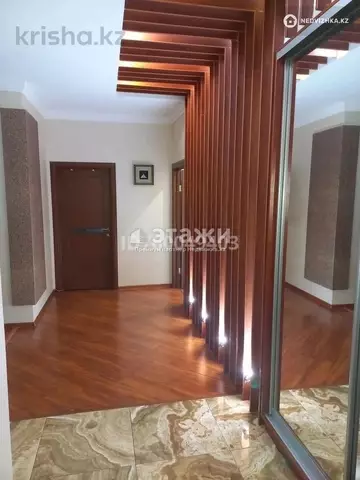 3-комнатная квартира, этаж 9 из 28, 145 м²