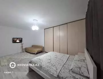 1-комнатная квартира, этаж 4 из 9, 50 м², посуточно