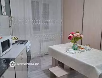 1-комнатная квартира, этаж 4 из 9, 50 м², посуточно