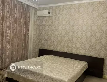 5-комнатная квартира, этаж 7 из 8, 200 м²