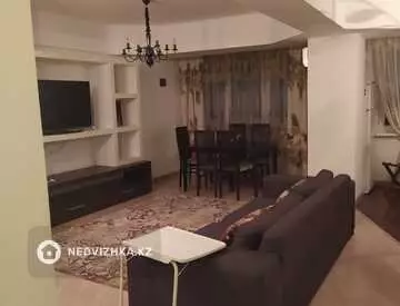 3-комнатная квартира, этаж 4 из 5, 85 м², на длительный срок