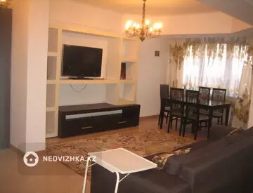 3-комнатная квартира, этаж 4 из 5, 85 м², на длительный срок