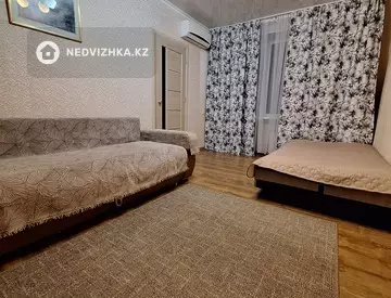 2-комнатная квартира, этаж 3 из 4, 50 м², посуточно