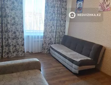 2-комнатная квартира, этаж 3 из 4, 50 м², посуточно