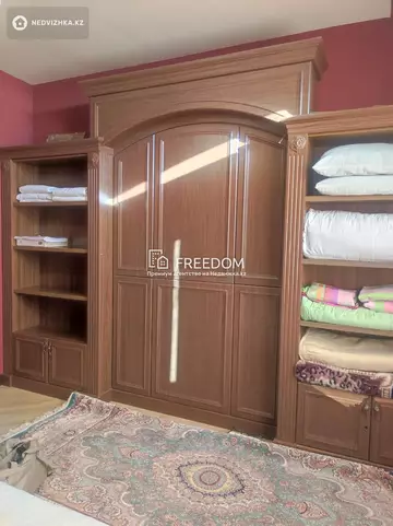 3-комнатная квартира, этаж 10 из 10, 80 м²