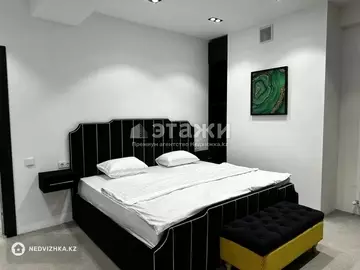 5-комнатная квартира, этаж 9 из 10, 215 м²