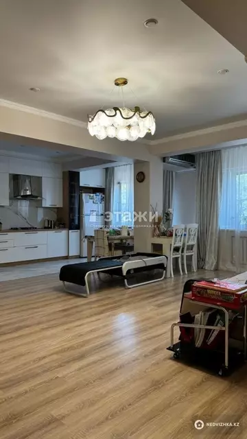 4-комнатная квартира, этаж 3 из 7, 135 м²