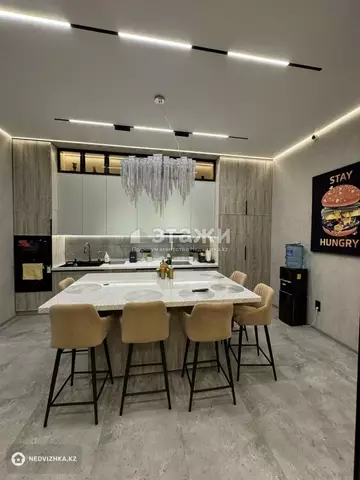5-комнатная квартира, этаж 3 из 3, 300 м², на длительный срок