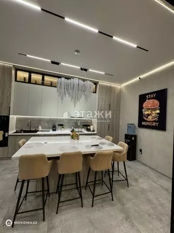 5-комнатная квартира, этаж 3 из 3, 300 м², на длительный срок