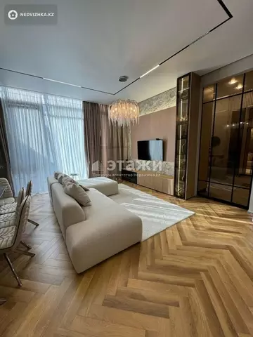 5-комнатная квартира, этаж 3 из 3, 300 м², на длительный срок