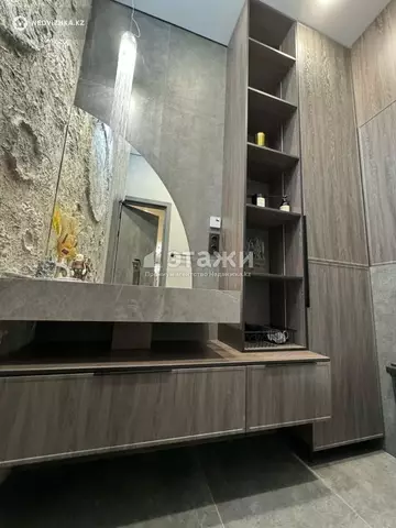 5-комнатная квартира, этаж 3 из 3, 300 м², на длительный срок