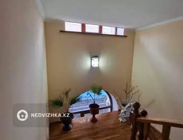 12-комнатный дом, 8 соток, 800 м²