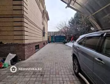 12-комнатный дом, 8 соток, 800 м²
